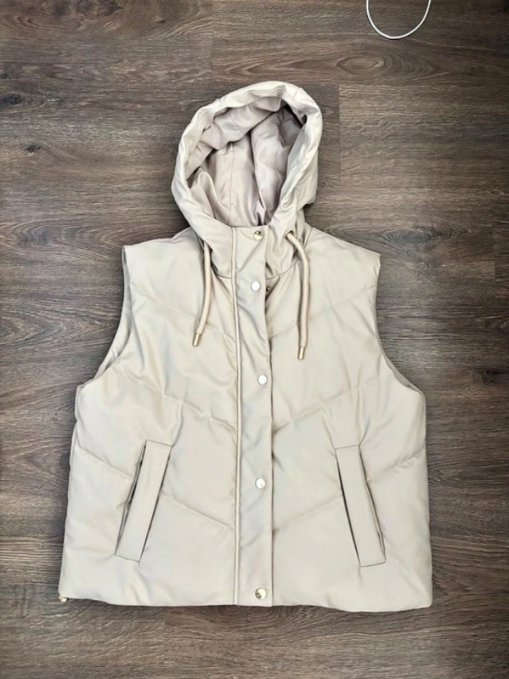 ZARA Hooded Puffer Vest in Cream Size XS Like New